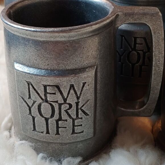 4 NEW YORK LIFE cups - Picture 2 of 4